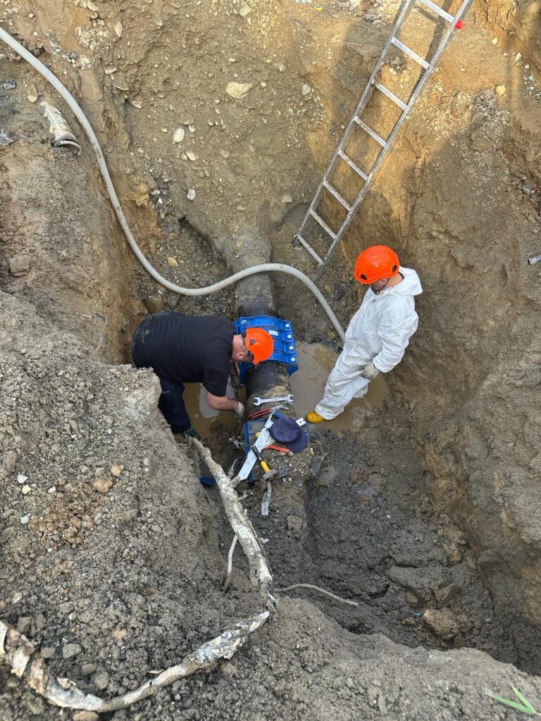 Valmadonna Tubatura Rotta La Zona Di Via Dei Preti Senz Acqua Il