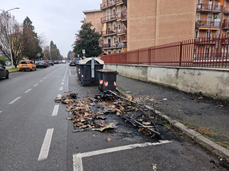 Alessandria Piromani Ancora In Azione Altri Cassonetti Bruciati Il