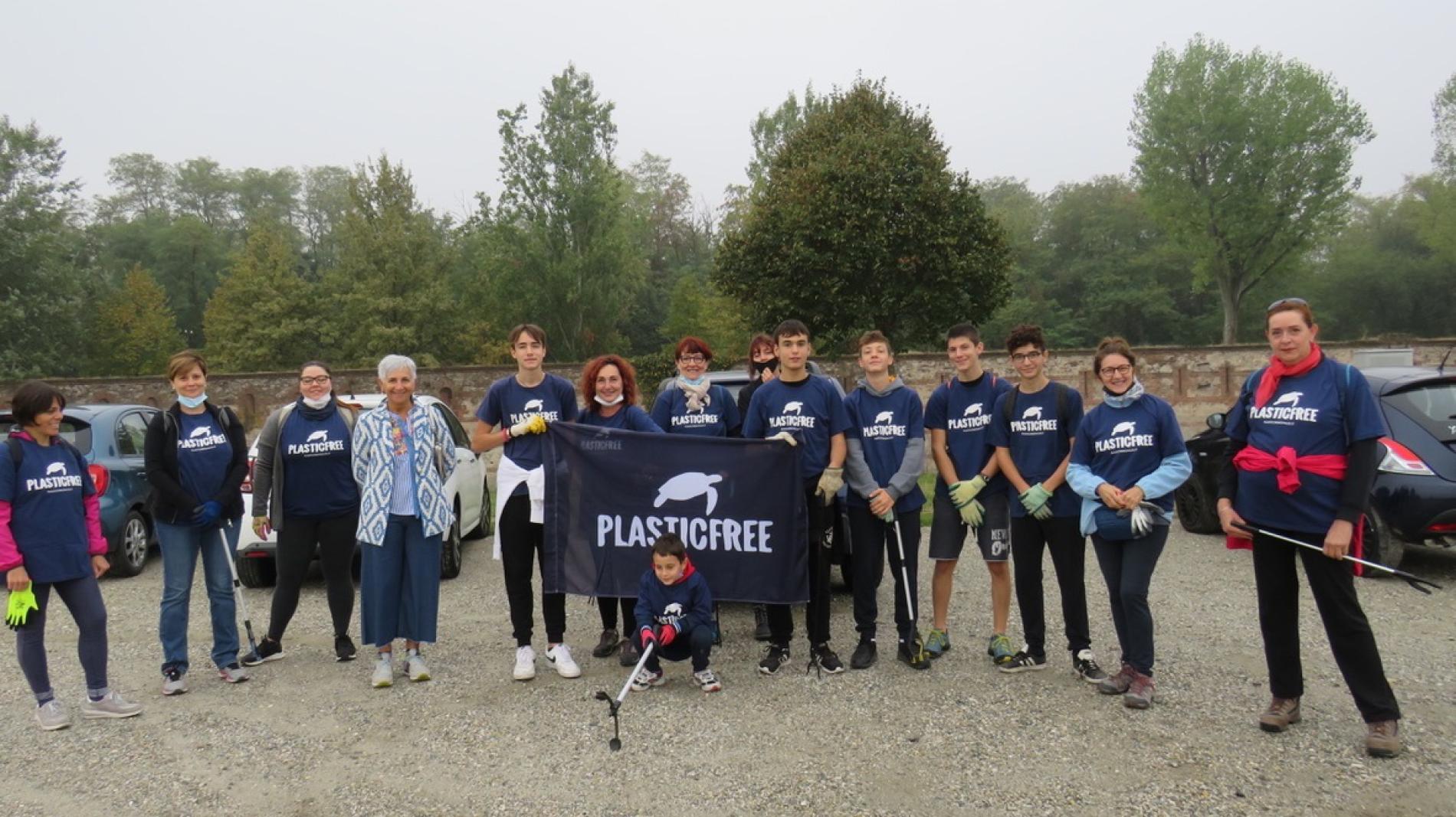 Giornata di pulizia per i volontari di “Plastic Free”