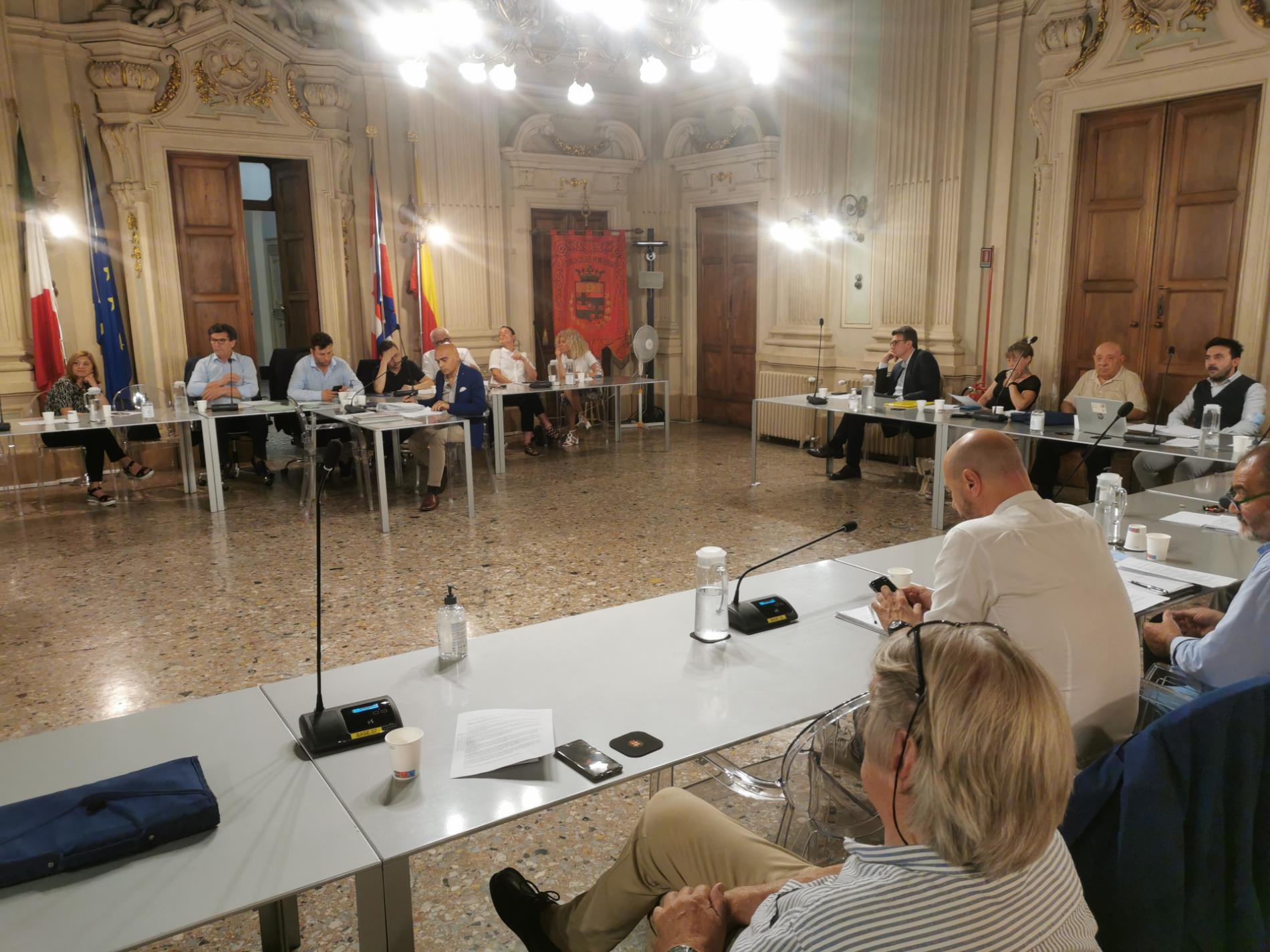 Interrogazioni protagoniste stasera in consiglio comunale a Casale