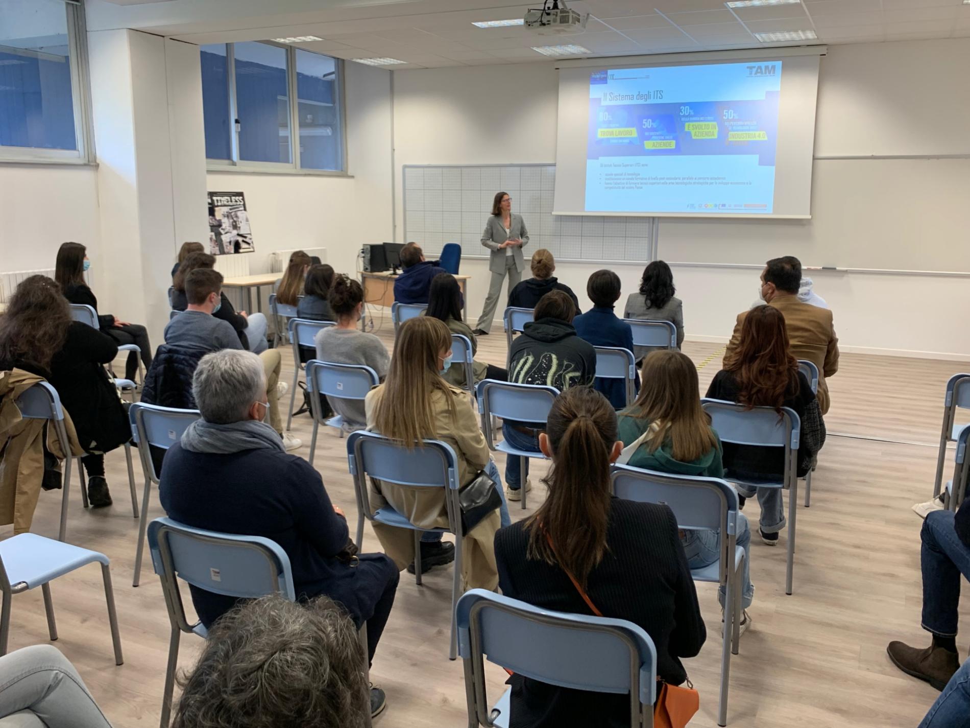 Il primo giorno di scuola per i 22 studenti del Gem di Valenza