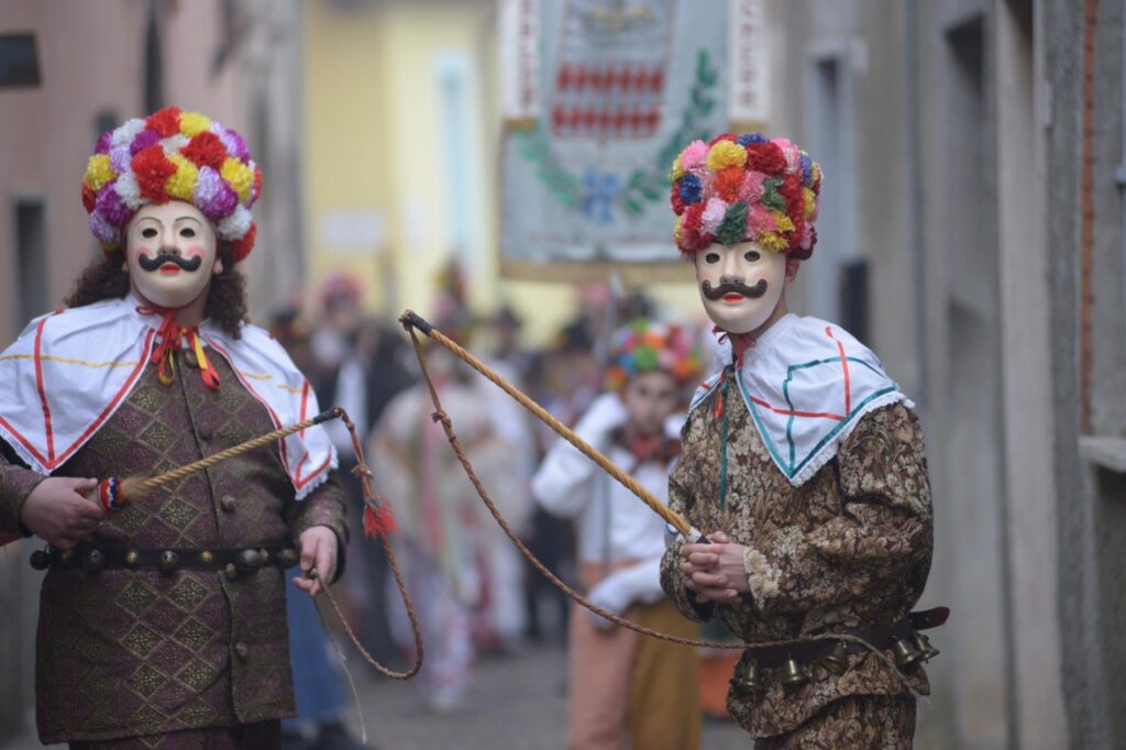 Costruiamo insieme uno sparacoriandoli per divertirci a Carnevale! -  Naturino it_it