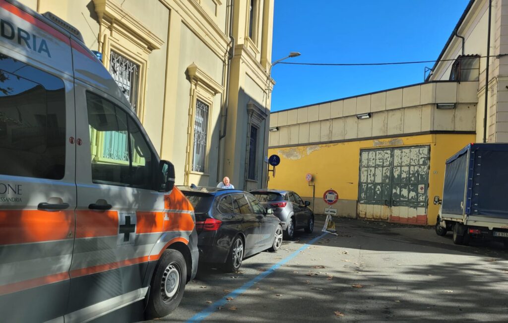 Ospedale Parcheggio Di Via Venezia Chiuso E Scoppia Il Caos Ambulanze