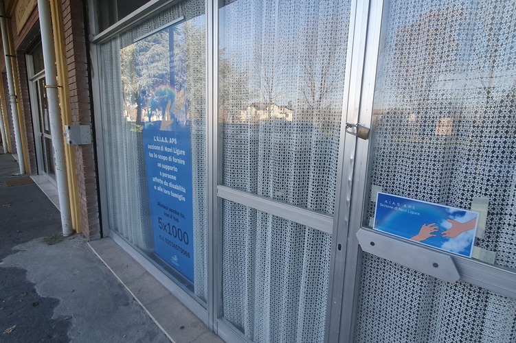 Pendolari e disabili contro le barriere architettoniche in stazione