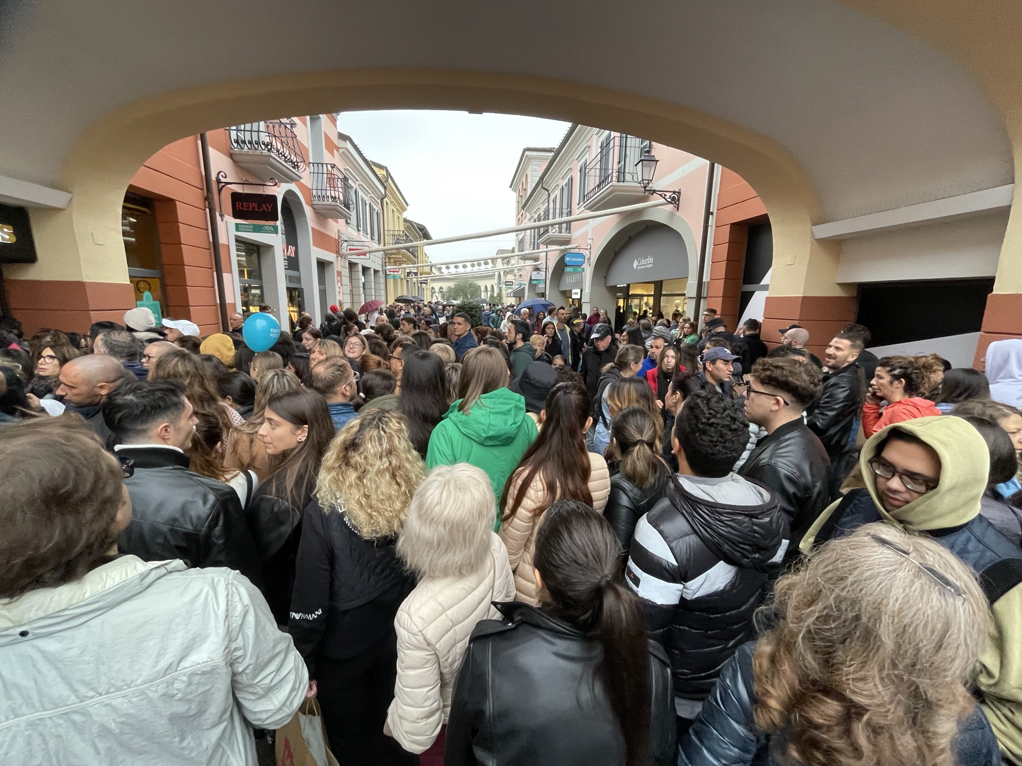 Dipendenti Outlet e McArthurGlen con Medici senza frontiere