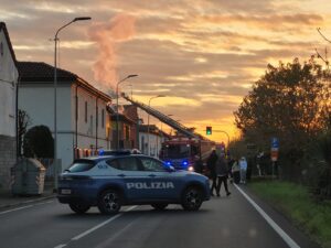 Cabanette: tetto in fiamme, incendio sotto controllo