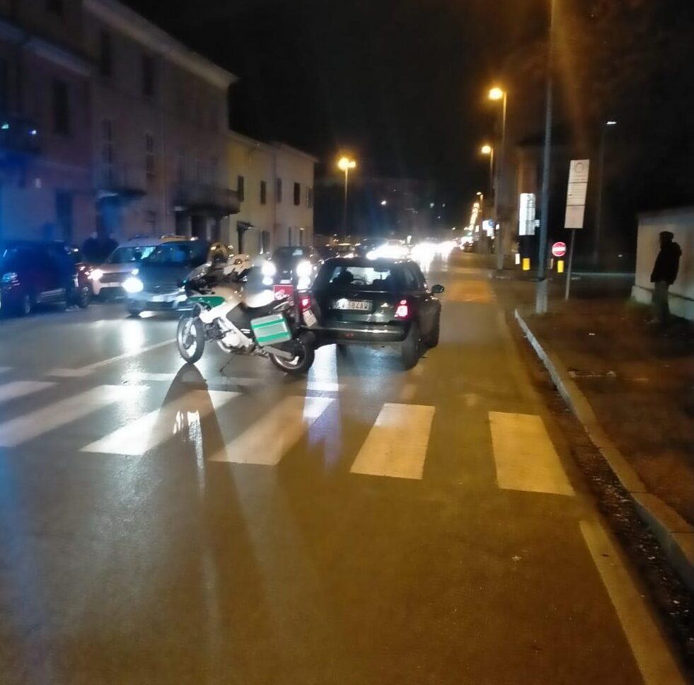 Alessandria: dopo lo schianto, l’auto finisce contro una recinzione