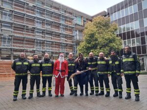 Alessandria, all’Ospedaletto la Befana dei pompieri