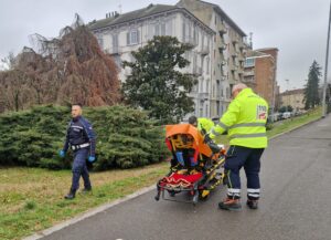 Alessandria: a terra nel parco, soccorso un uomo in stato d’alterazione psicofisica