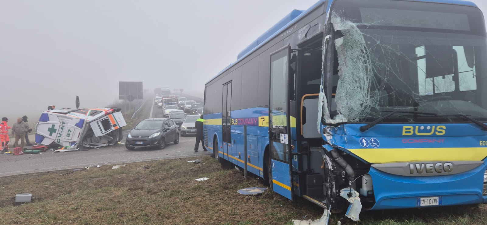 Serravalle, camion si ribalta sulla A7: autostrada bloccata